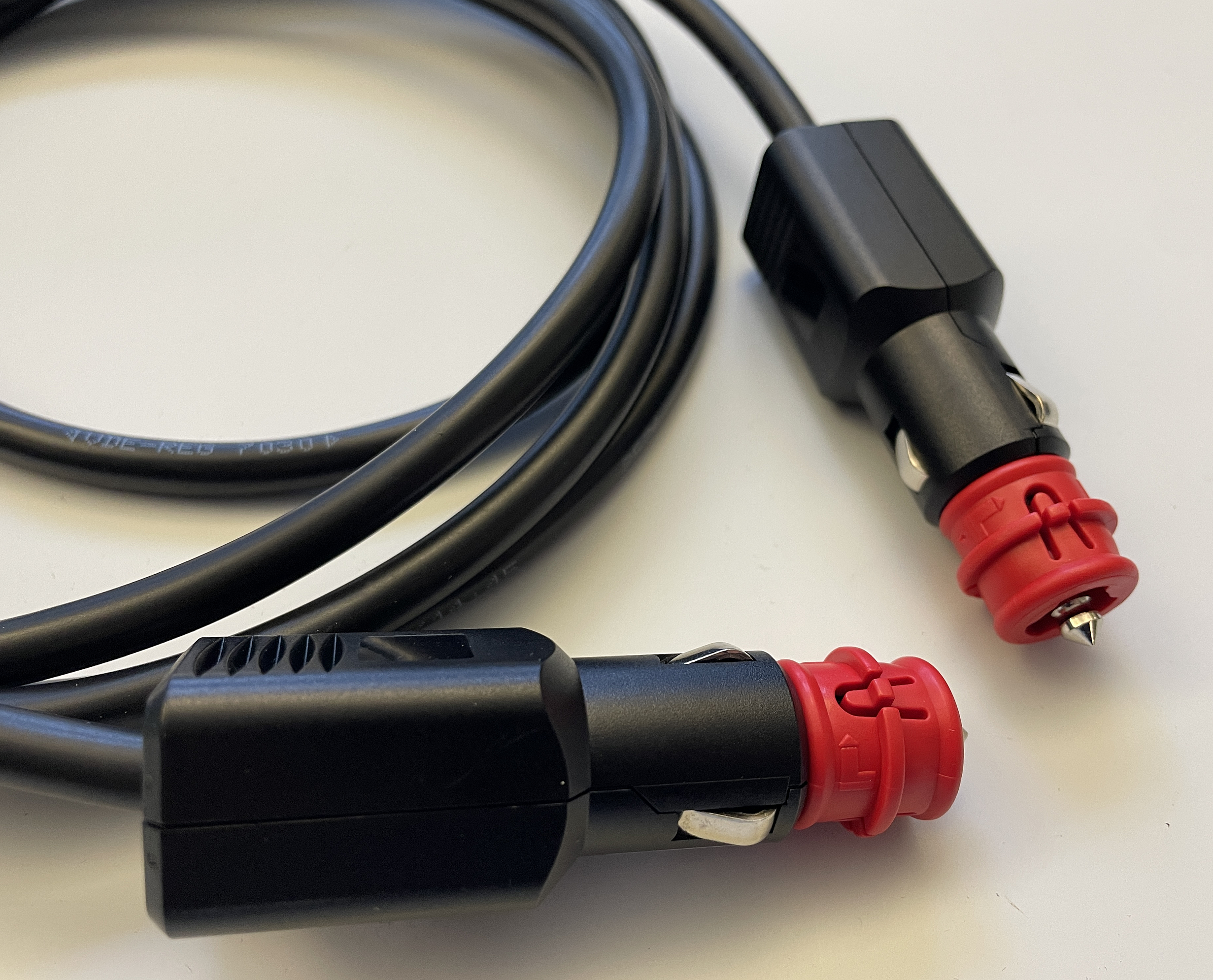 Flexibles Kabel: 12 V Pkw Zigarettenanzünder auf 12 V Pkw Zigarettenanzünder