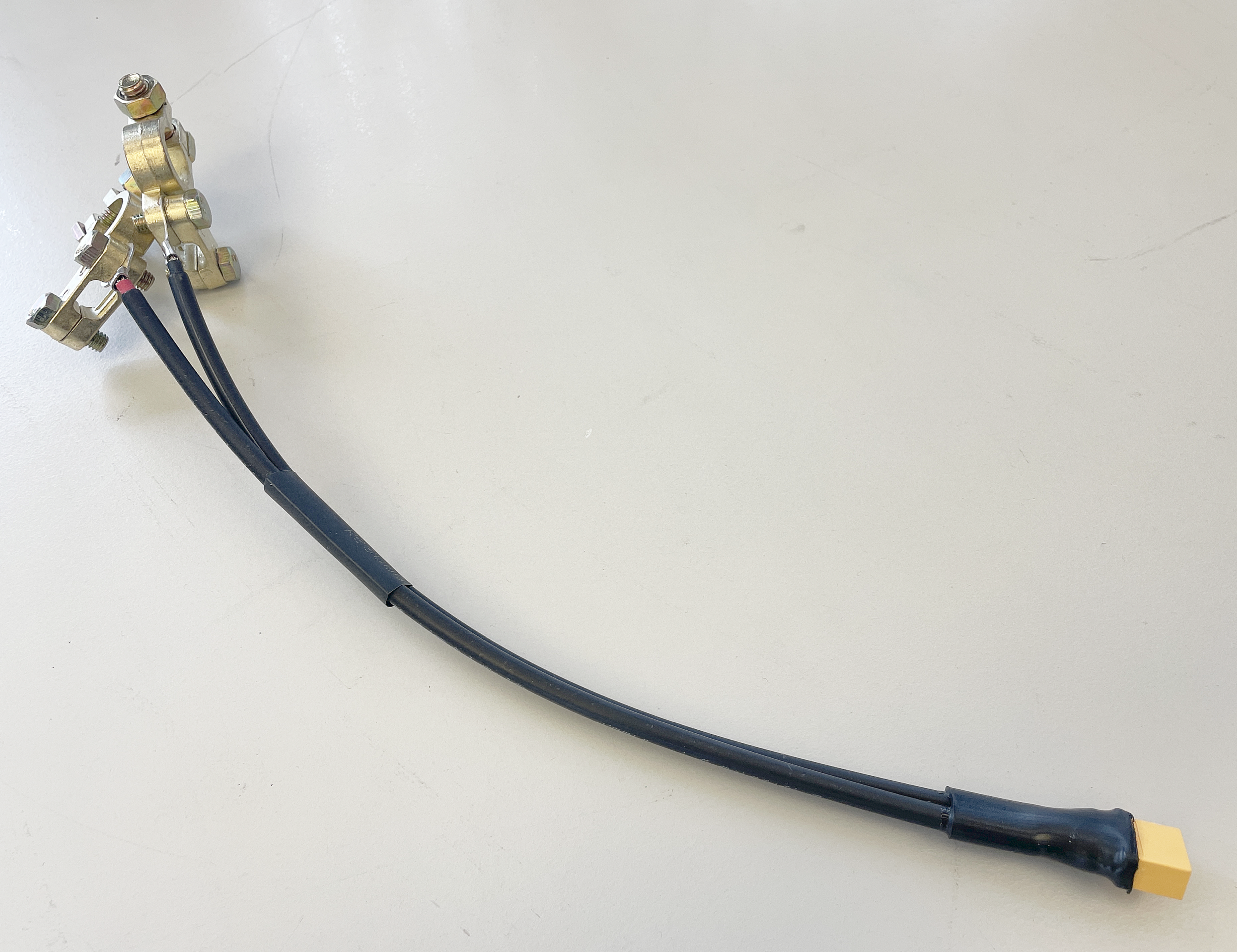 Adapter: XT60-Buchse auf Batteriepol-Schraubverschluss
