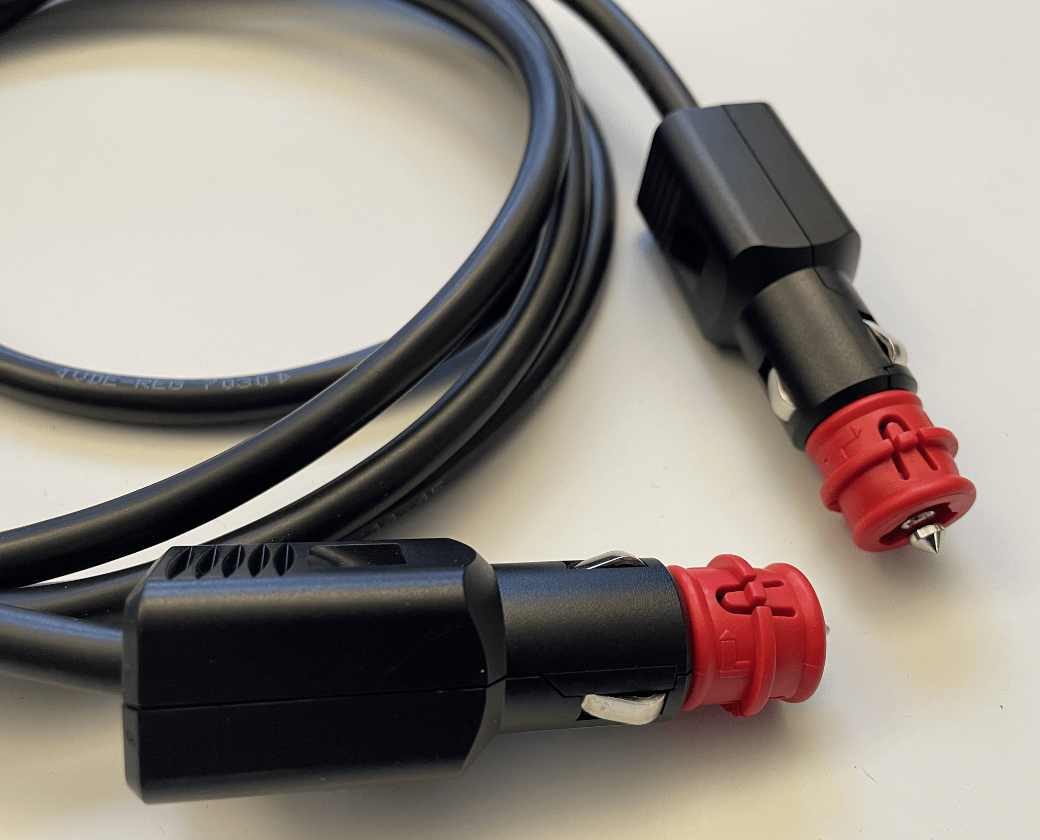 Flexibles Kabel: 12 V Pkw Zigarettenanzünder auf 12 V Pkw Zigarettenanzünder - Novon Energy